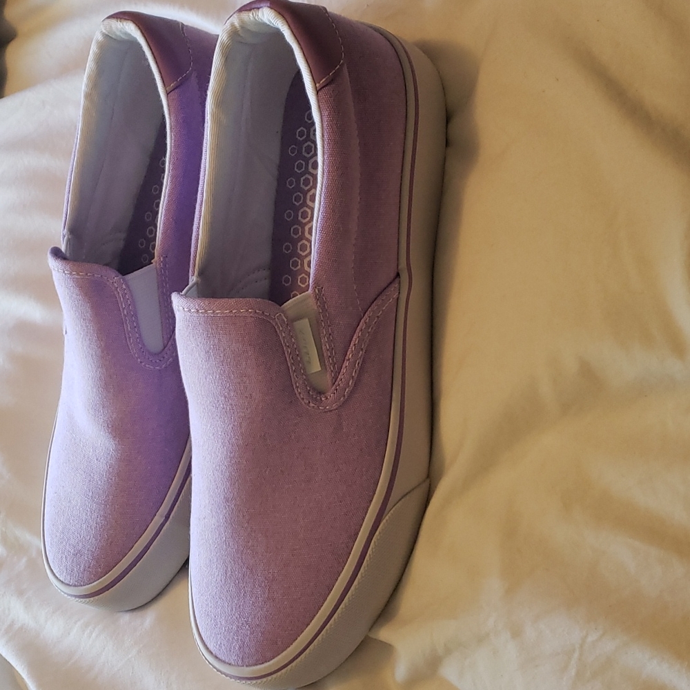 NWOT Lugz lavender slip ons